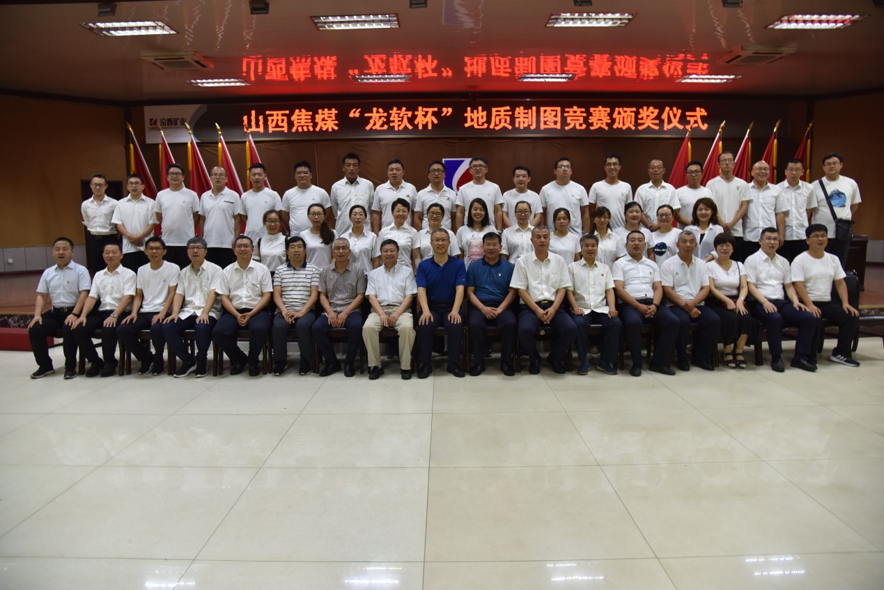 參賽人員合影留念.jpg 參賽人員合影留念.jpg